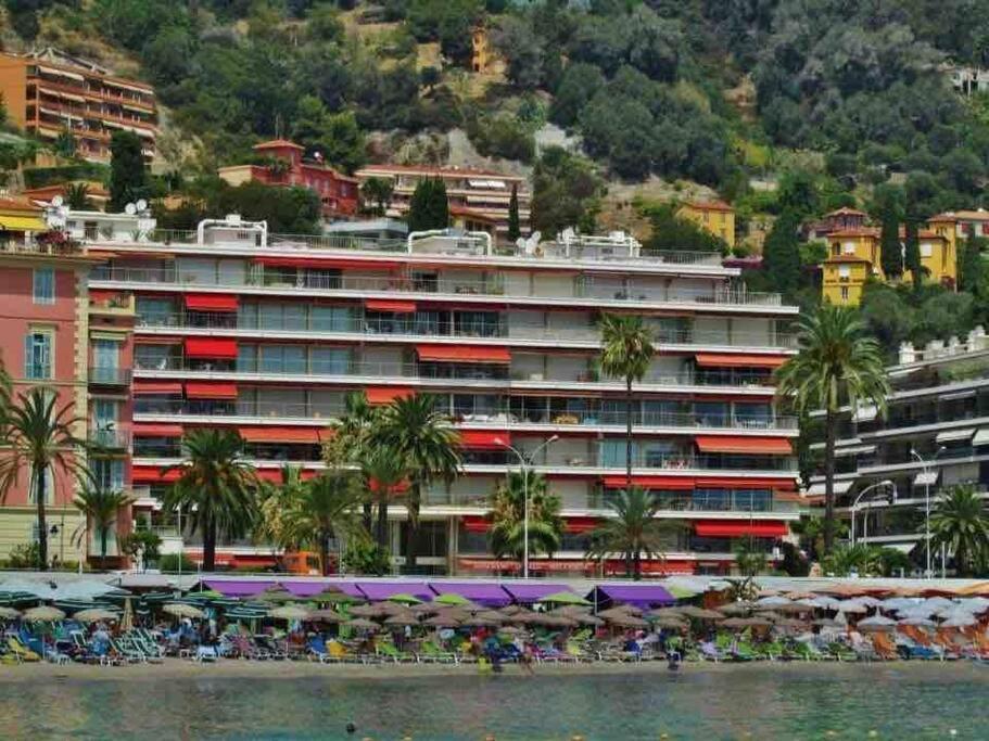 De La Plage, Au Bord De La Apartment
