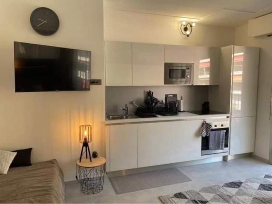 Apartment De La Plage, Au Bord De La Menton