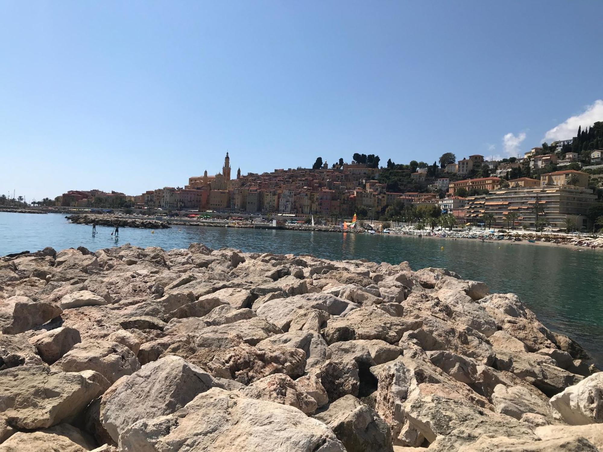 De La Plage, Au Bord De La Menton